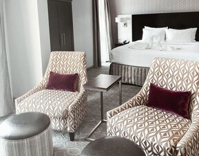 Day room with lounge area at Crowne Plaza Chicago SW.