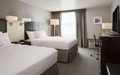 Queen beds at Crowne Plaza Chicago SW.