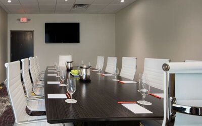 Meeting room at Crowne Plaza Chicago SW.