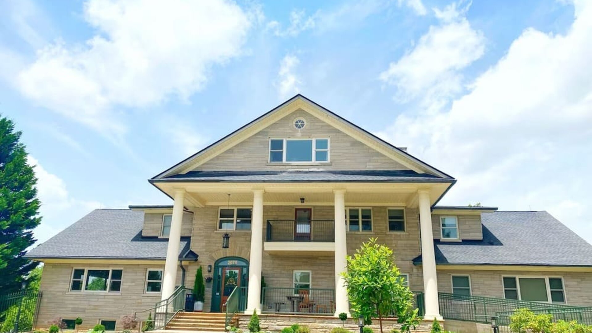 Exterior view of SKYLARANNA Resort & Spa.