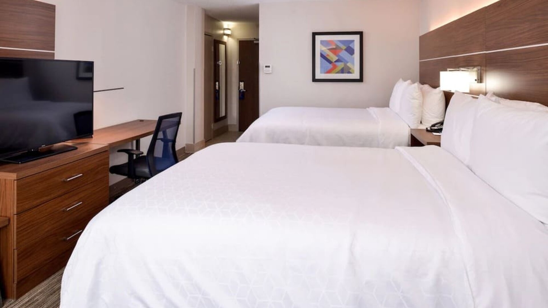 Day use twin room with work desk at Holiday Inn Express Towson Baltimore North.