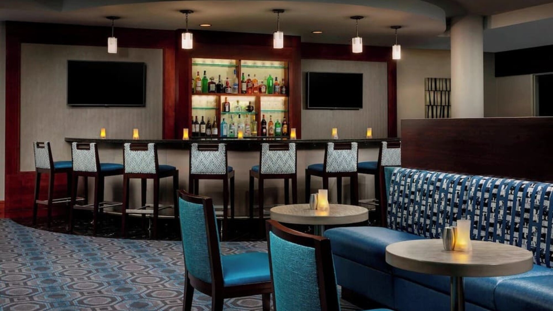 On-site bar with lounge area at Courtyard Boston Cambridge.