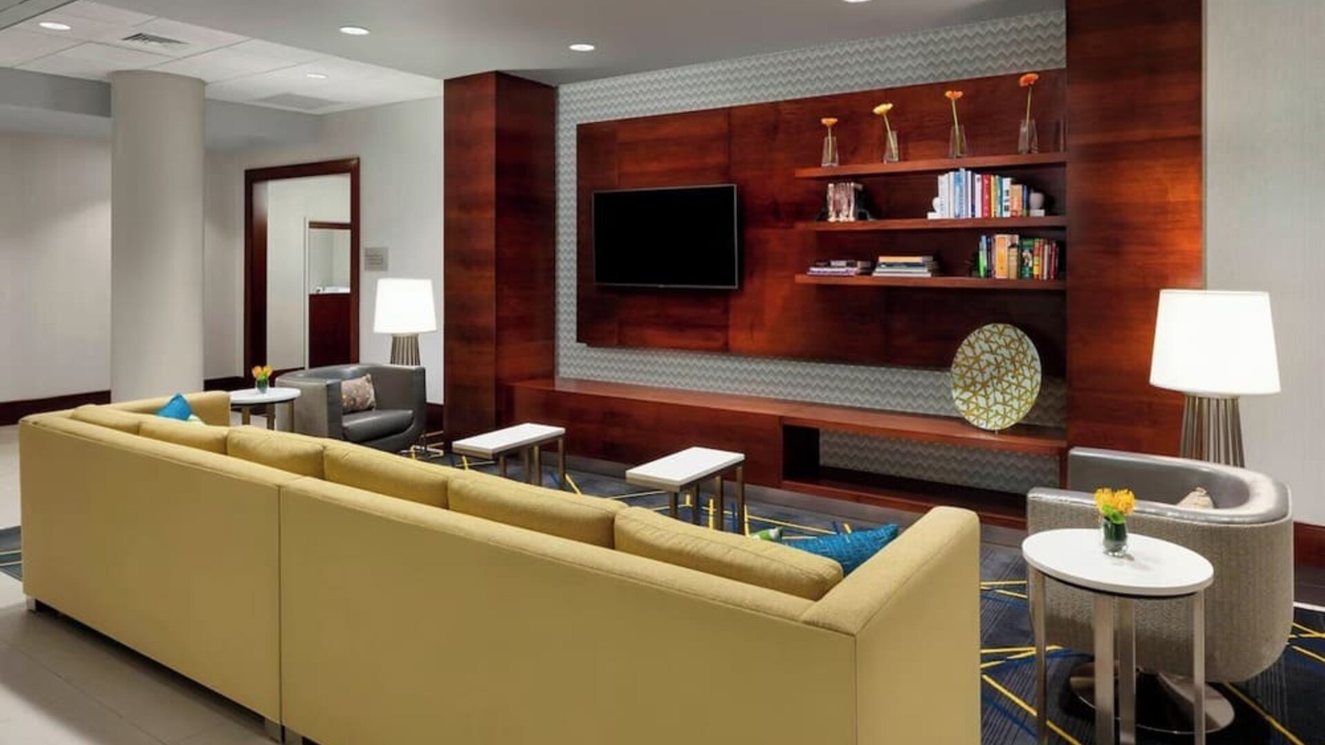 Lobby lounge with comfortable seating, perfect for coworking at Courtyard Boston Cambridge.