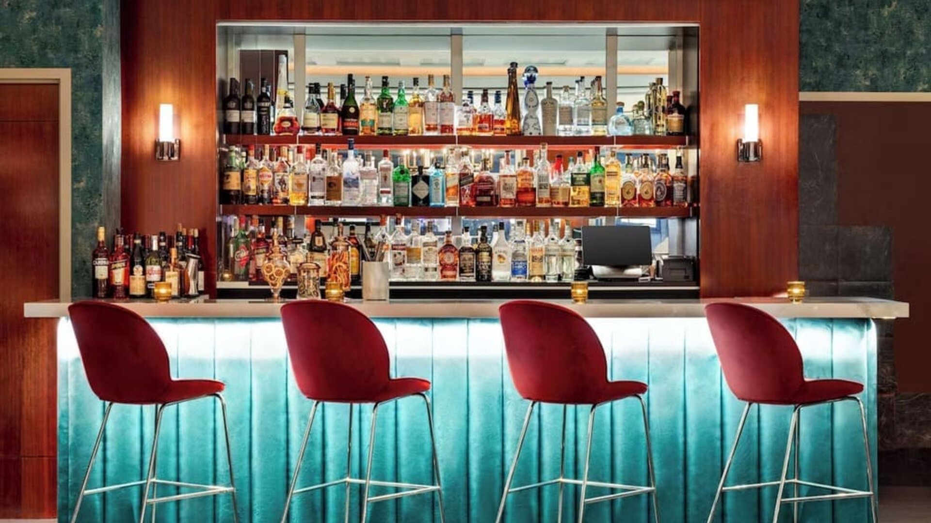 On-site bar with lounge area at DoubleTree By Hilton New York Midtown Fifth Ave.