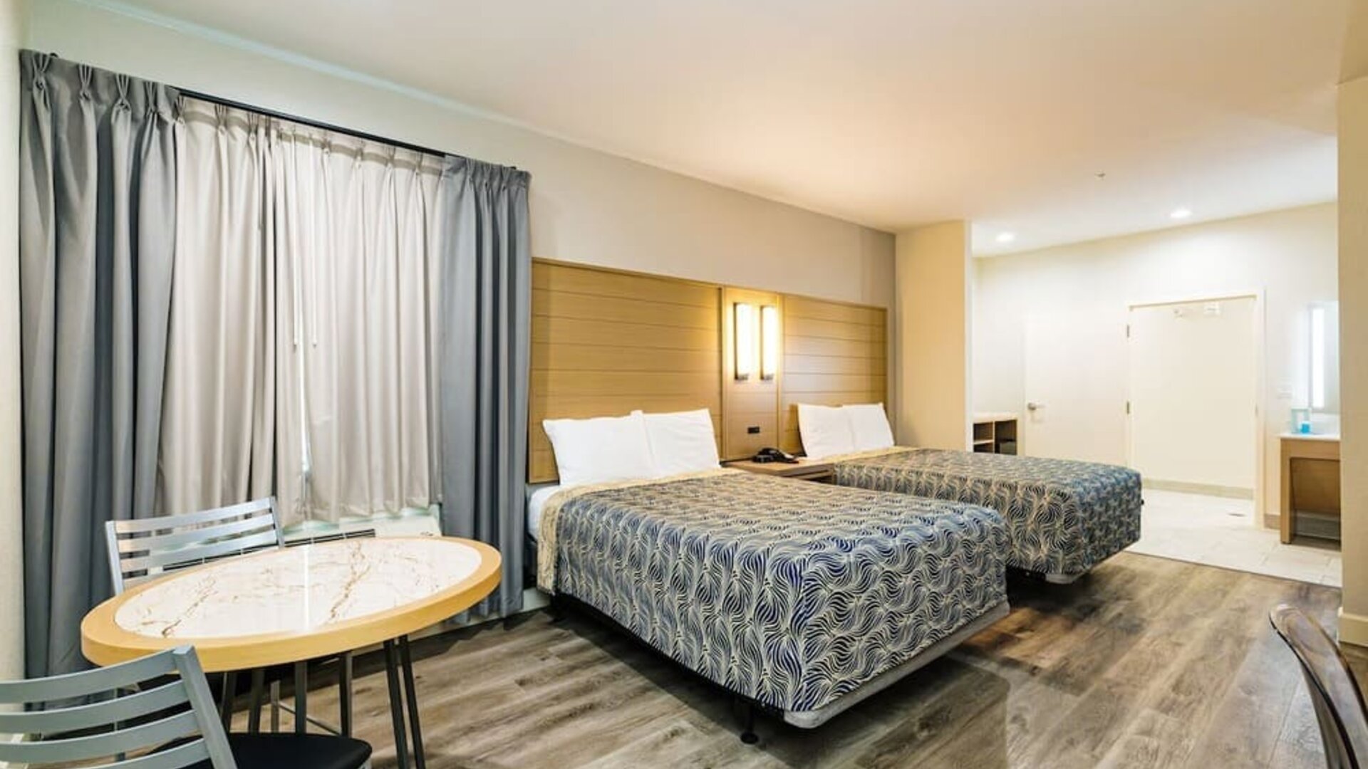 Day use twin room with workspace at Palace Inn Blue IAH East.