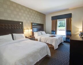 Day use twin room with work desk at Hampton Inn & Suites Trophy Club - Fort Worth North, TX.