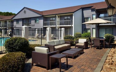 Hotel patio with lounge seating at Sonesta Select Atlanta Norcross I-85.