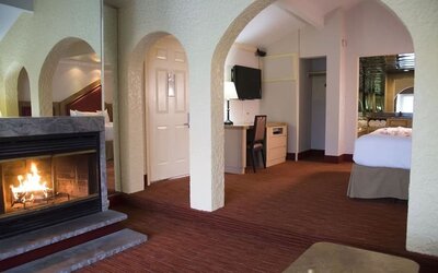 Romantic king room at Paradise Stream Resort.