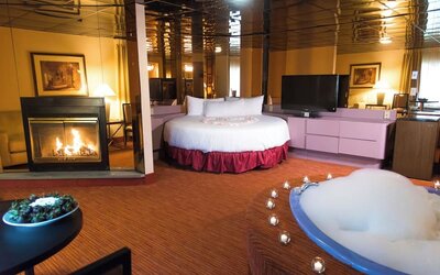 Romantic king room at Paradise Stream Resort.