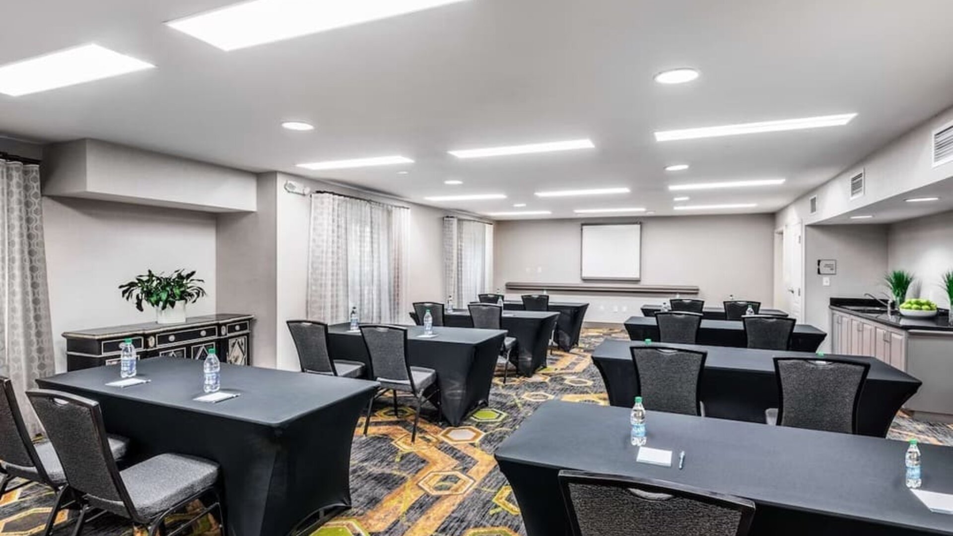 Meeting room at Homewood Suites By Hilton Shreveport.