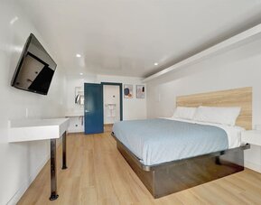 Day room with TV at Casablanca Inn.