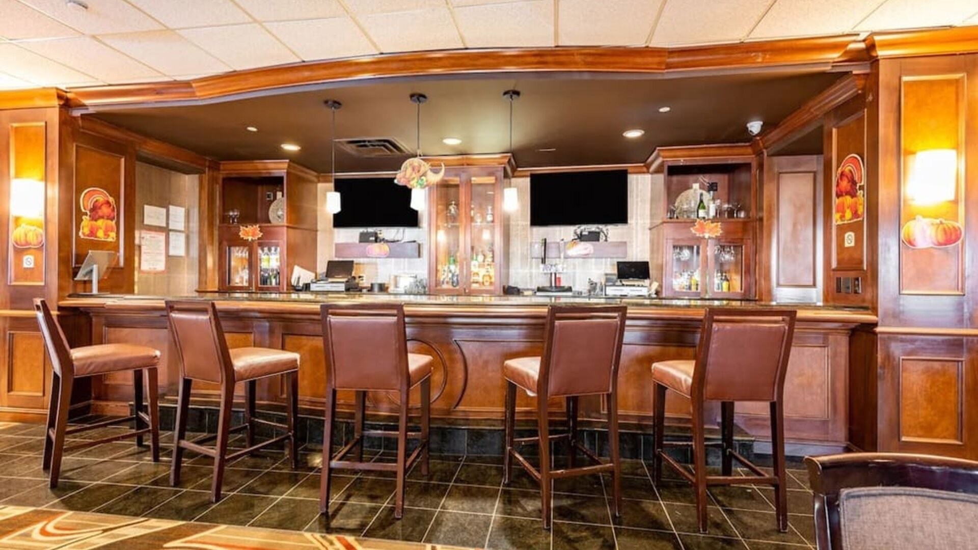 On-site bar and restaurant at Wyndham Omaha. 