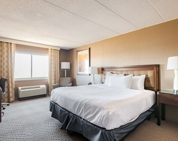 Day use room with work desk at Wyndham Omaha.