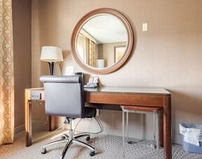 Day use room´s workspace at Wyndham Omaha.