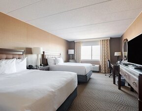 Day use twin room with work desk and private bathroom at Wyndham Omaha.