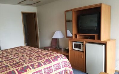 Day use room amenities at Milwaukie Inn Portland South.