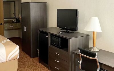 TV and work desk at Hibiscus Inn & Suites.