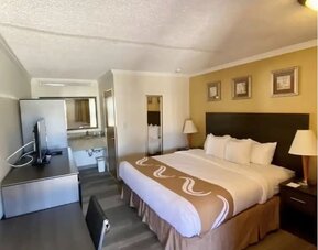 King room with TV at Hibiscus Inn & Suites.