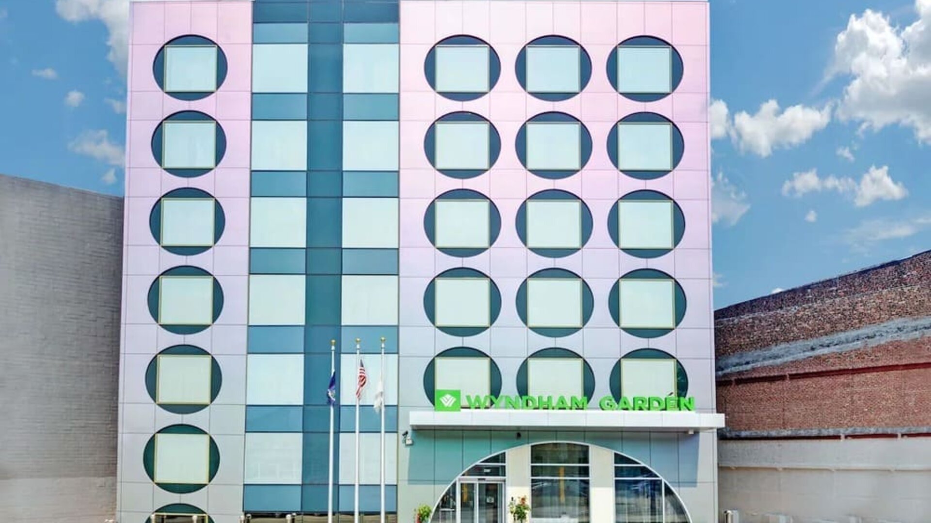 Exterior of Wyndham Garden Brooklyn Sunset Park.