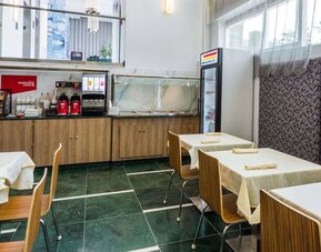 On-site restaurant with comfortable seating at Wyndham Garden Brooklyn Sunset Park.