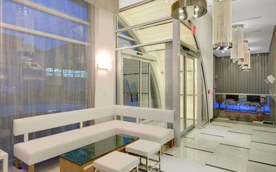 Lounge area at Wyndham Garden Brooklyn Sunset Park.