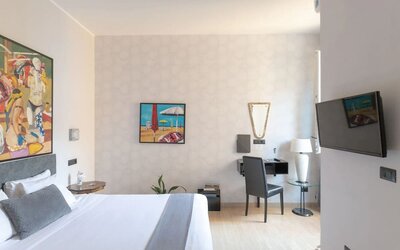 Day use room at Aiello Rooms.
