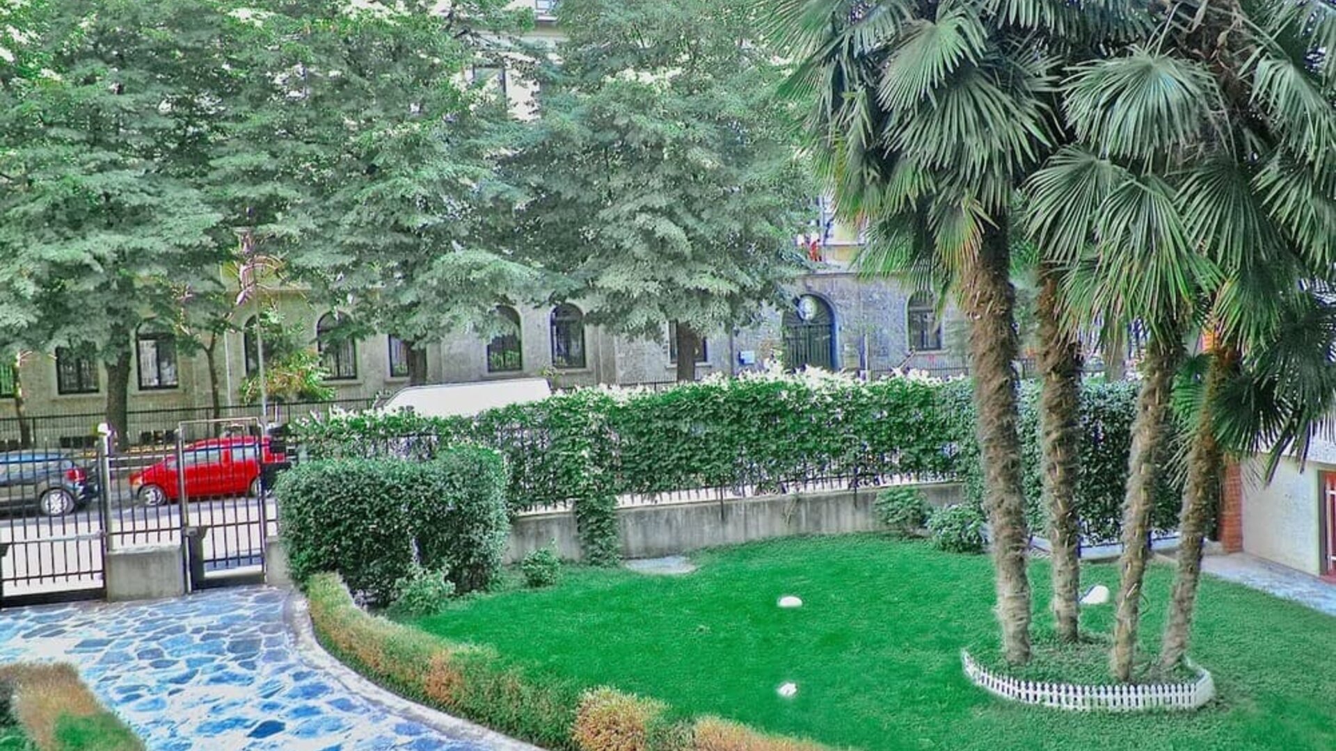 Garden at Aiello Suites Executive.