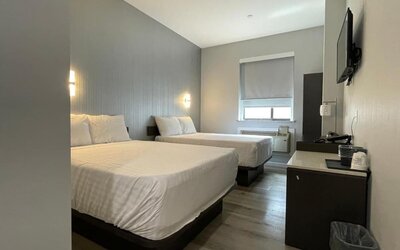Day use twin room with workspace at King Hotel Brooklyn.
