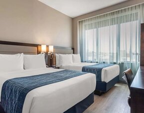 Day use twin room with large windows, work desk and private bathroom at Comfort Inn Prospect Park-Brooklyn.