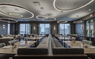 Dining area perfect for coworking at The Westin New Orleans.