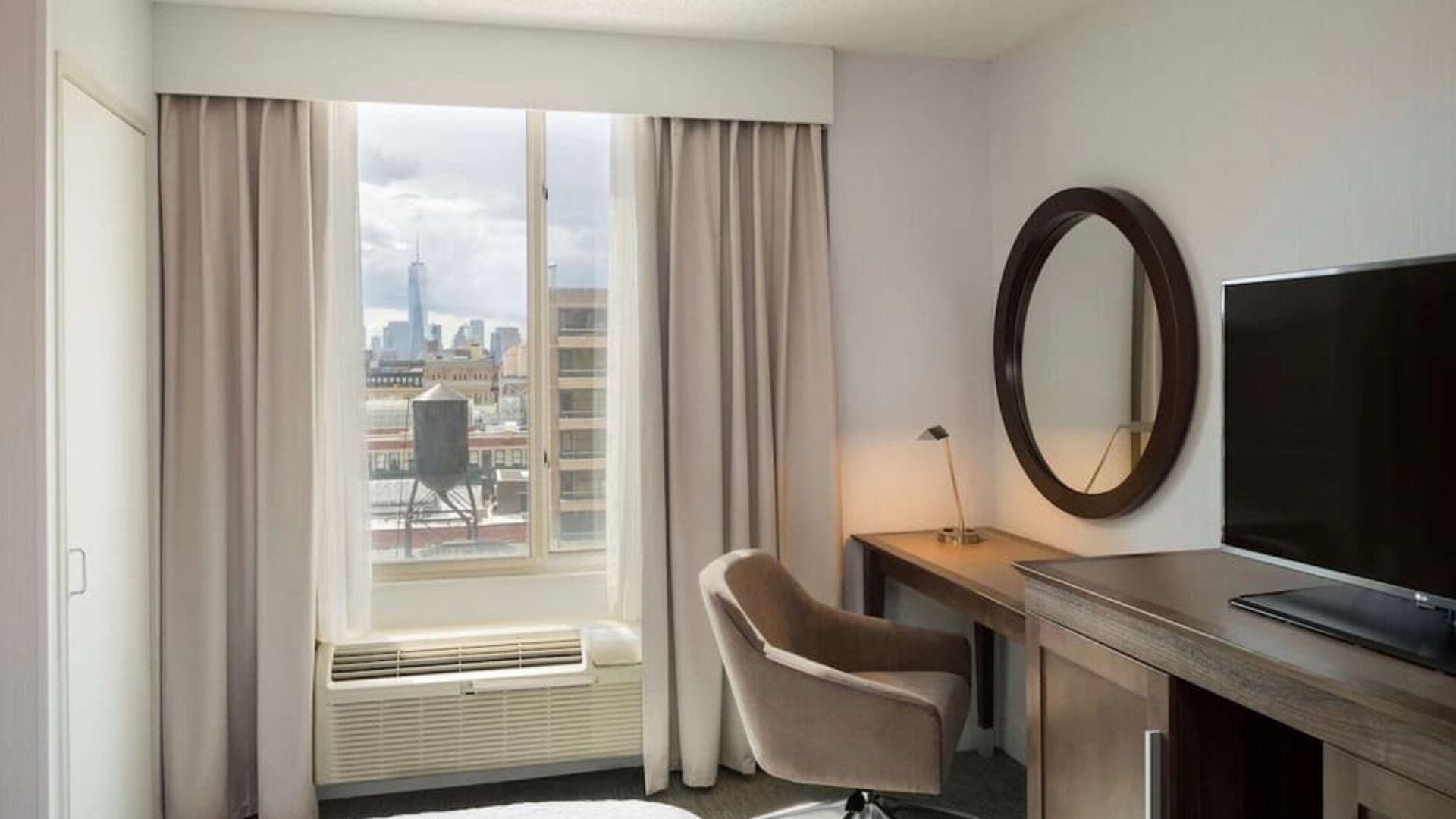 Day use room' workspace at Hampton Inn Manhattan Chelsea.