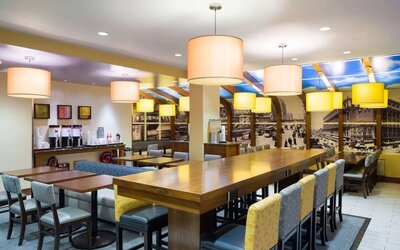 On-site restaurant with comfortable seating, perfect as workspace at Hampton Inn Manhattan - Madison Square Garden.
