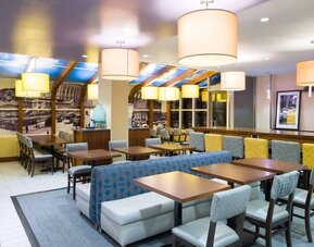 Dining area at Hampton Inn Manhattan - Madison Square Garden.