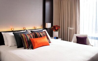 King bed at Courtyard By Marriott New York Manhattan/Central Park.
