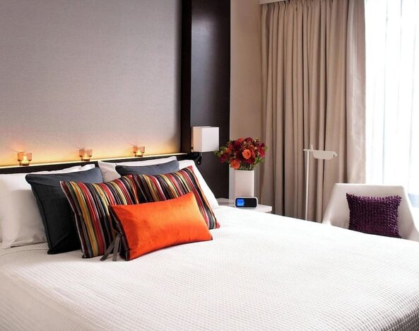 King bed at Courtyard By Marriott New York Manhattan/Central Park.