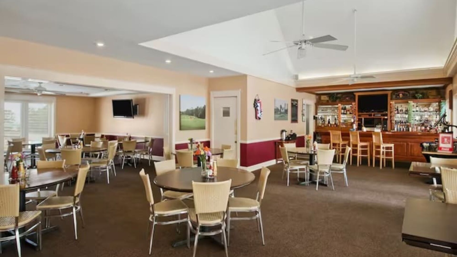 Dining area perfect for coworking at Embassy Suites By Hilton Charlotte-Concord-Golf Resort & Spa.