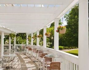 Alfresco dining in the patio of Embassy Suites By Hilton Charlotte-Concord-Golf Resort & Spa.