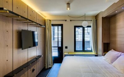 King room with large windows, work desk and private bathroom at Hotel Shocard NYC.