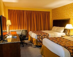 Day use twin room with work desk and private bathroom at Elmhurst Hotel.
