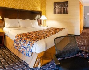 Standard day use room with work desk and private bathroom at Elmhurst Hotel.