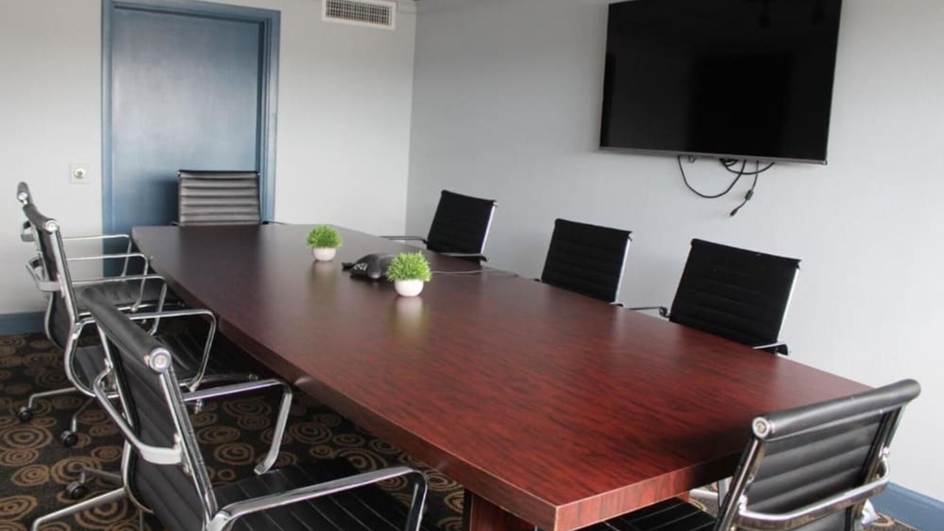 Professional meeting room at Regency Miami Airport By Sonesta.