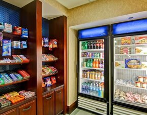 Snack bar at Hampton Inn And Suites Guelph.