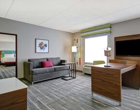 King room at Hampton Inn And Suites Guelph.