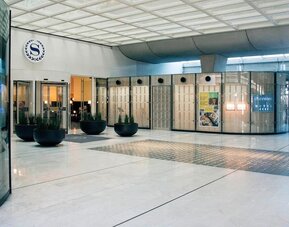 Reception hall at Sheraton Paris Charles De Gaulle Airport Hotel.