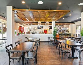 Restaurant at Embassy Suites By Hilton Oahu Kapolei.