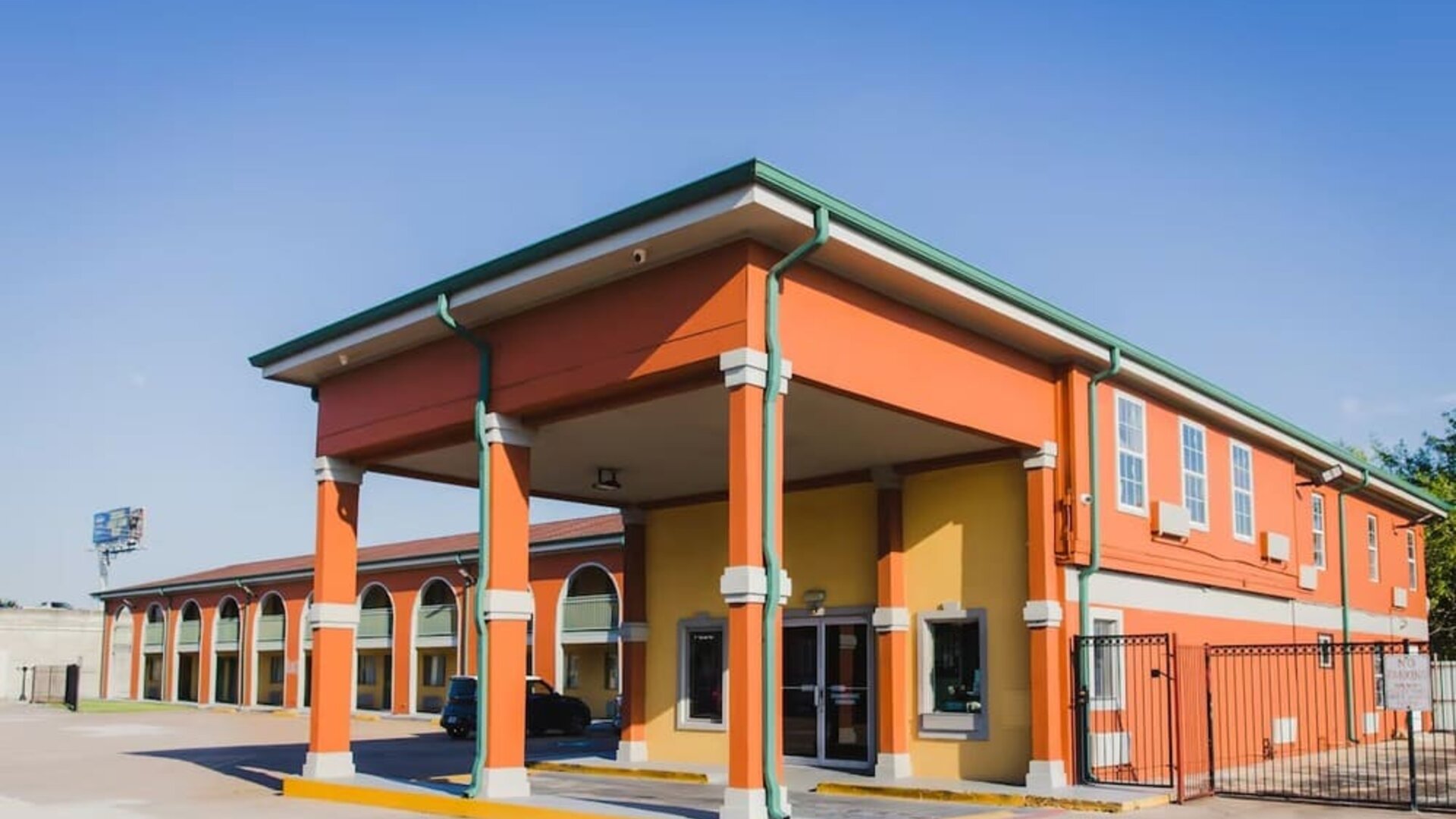 Parking available at Express Inn Gulf Bank.