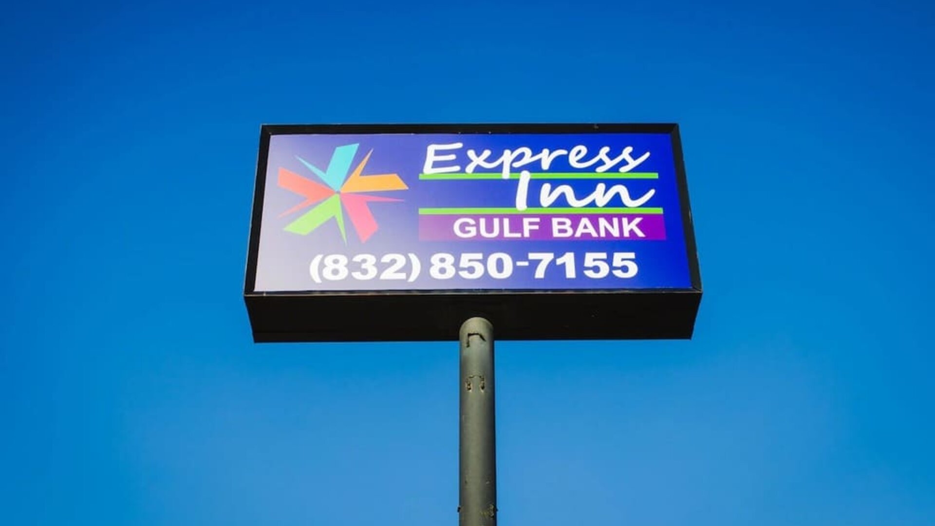 Property lettering at Express Inn Gulf Bank.