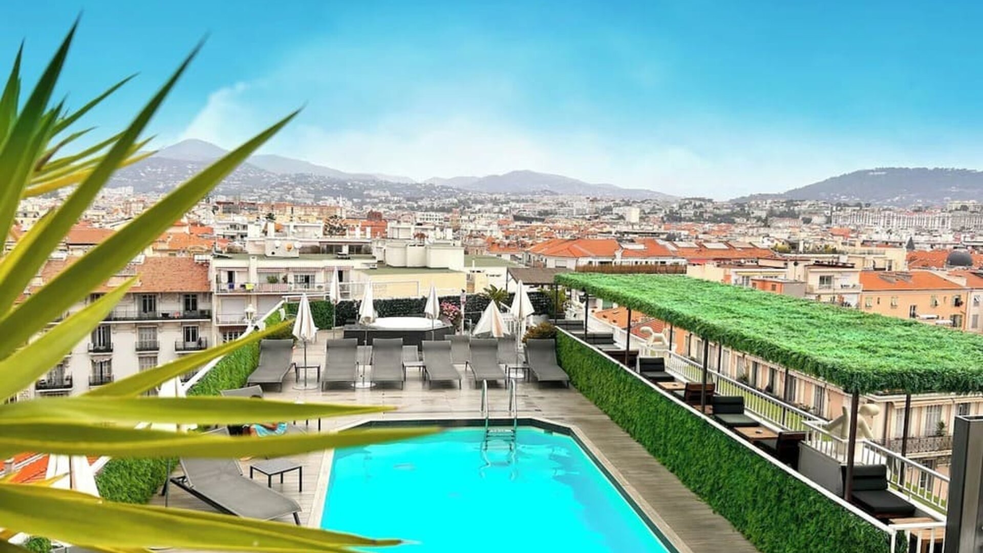 Refreshing outdoor pool with an incomparable view at Splendid Hotel & Spa Nice.