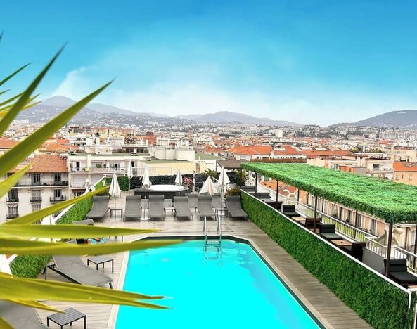 Refreshing outdoor pool with an incomparable view at Splendid Hotel & Spa Nice.
