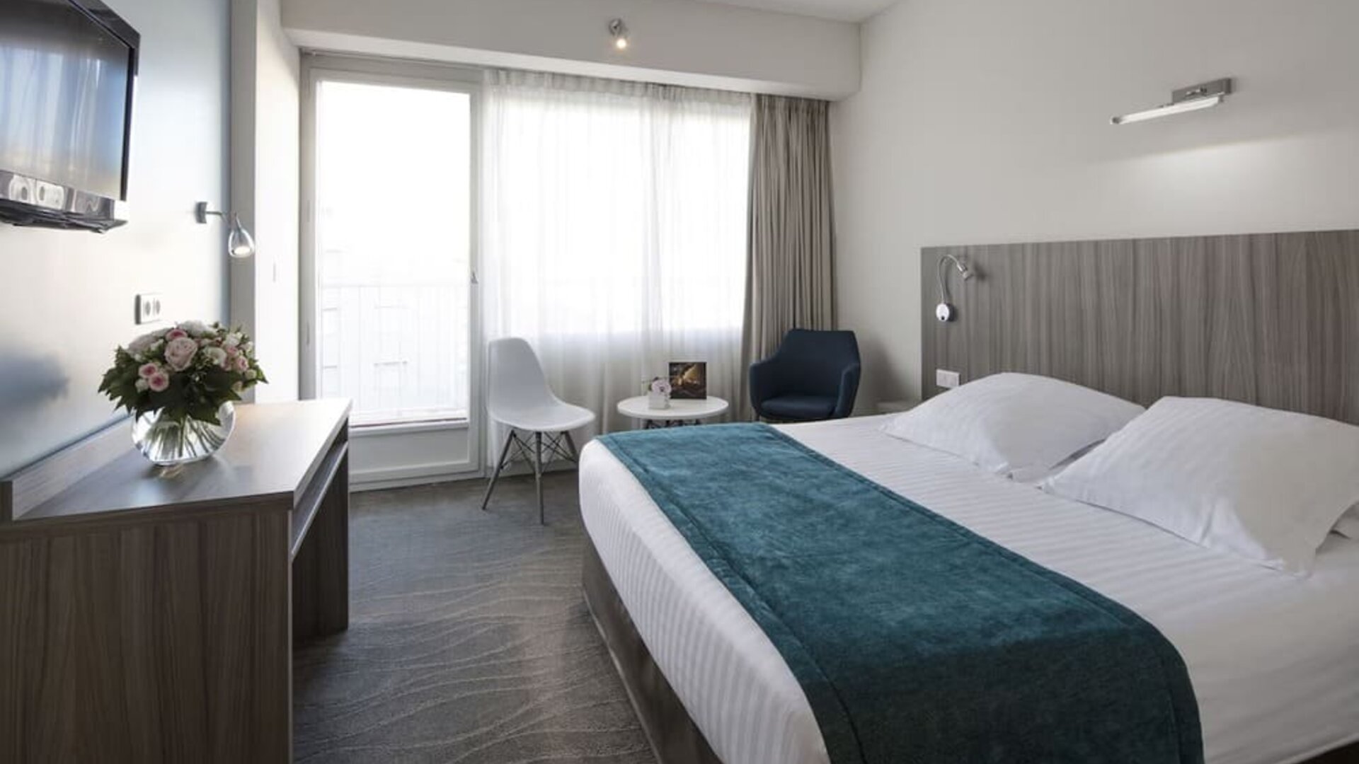 Day use room with natural light at Splendid Hotel & Spa Nice.